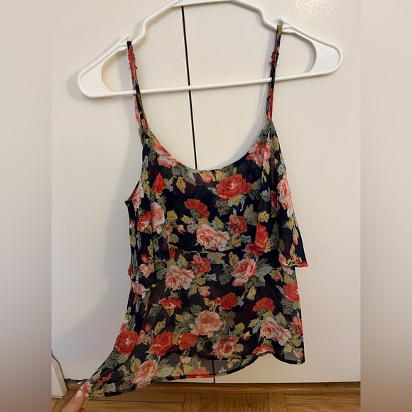 Floral Sleeveless Blouse - Picture 2 of 5